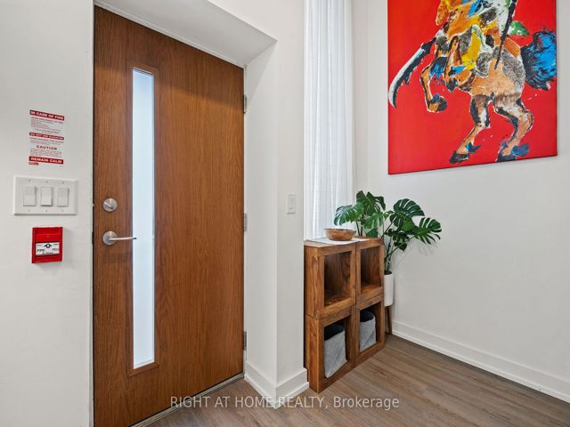 Th6 - 6 Parkwood Ave