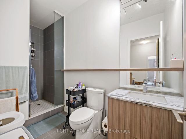 Th6 - 6 Parkwood Ave