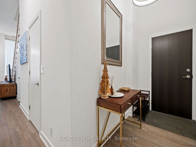 Th6 - 6 Parkwood Ave