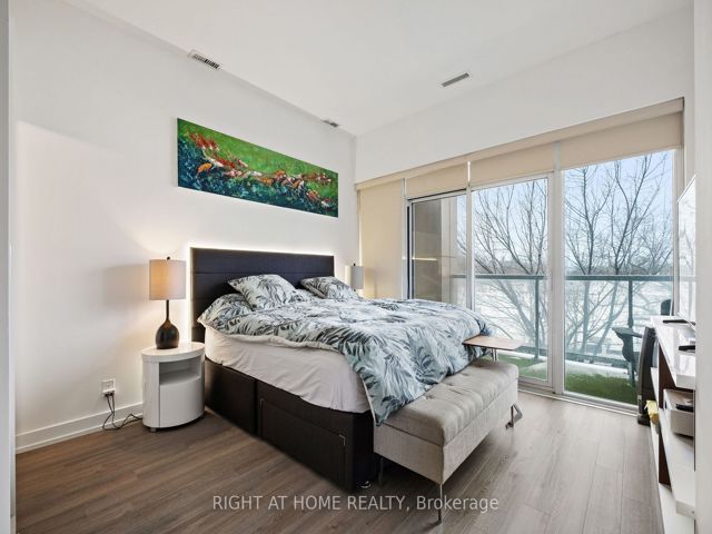 Th6 - 6 Parkwood Ave