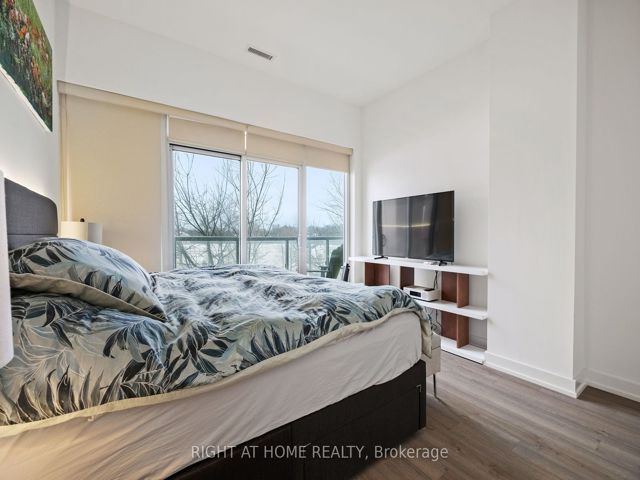 Th6 - 6 Parkwood Ave