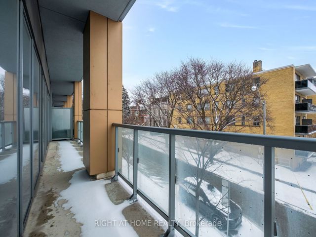 Th6 - 6 Parkwood Ave