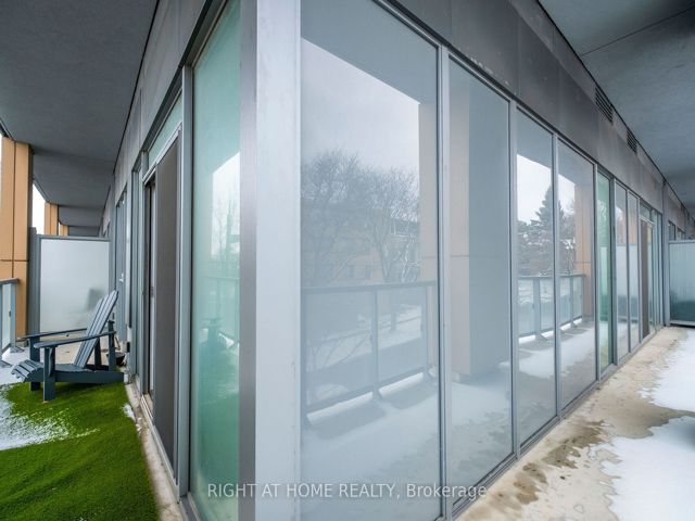 Th6 - 6 Parkwood Ave