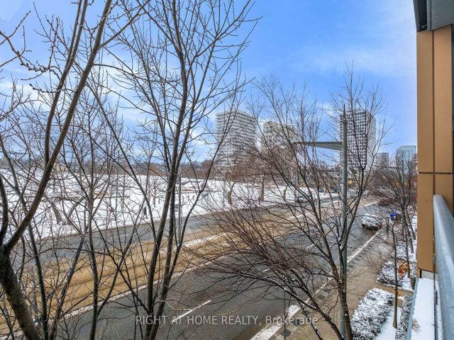 Th6 - 6 Parkwood Ave