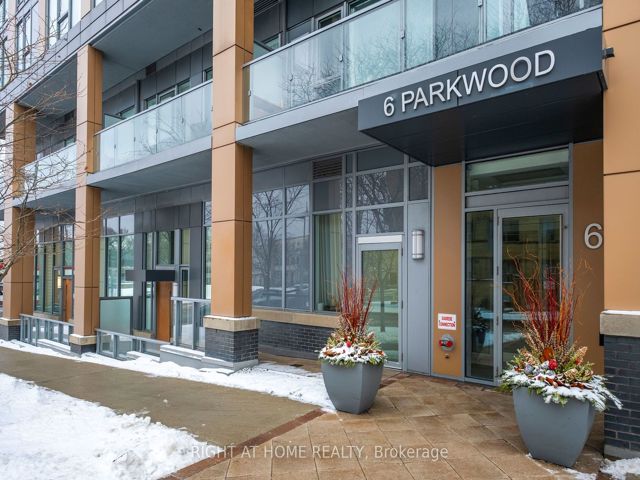 Th6 - 6 Parkwood Ave