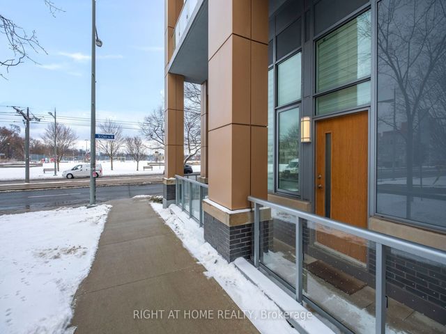 Th6 - 6 Parkwood Ave