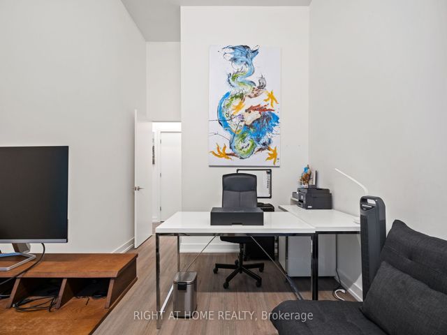 Th6 - 6 Parkwood Ave
