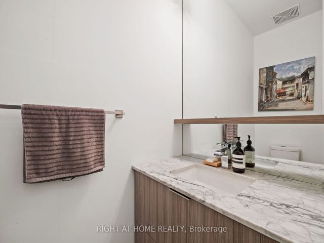 Th6 - 6 Parkwood Ave