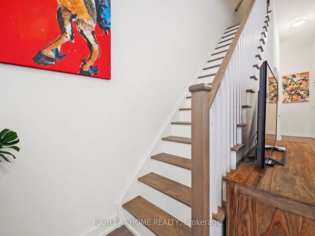 Th6 - 6 Parkwood Ave