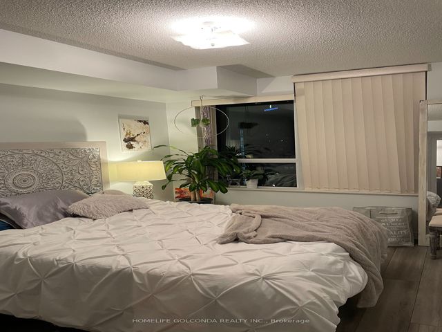 1803 - 19 Grand Trunk Cres