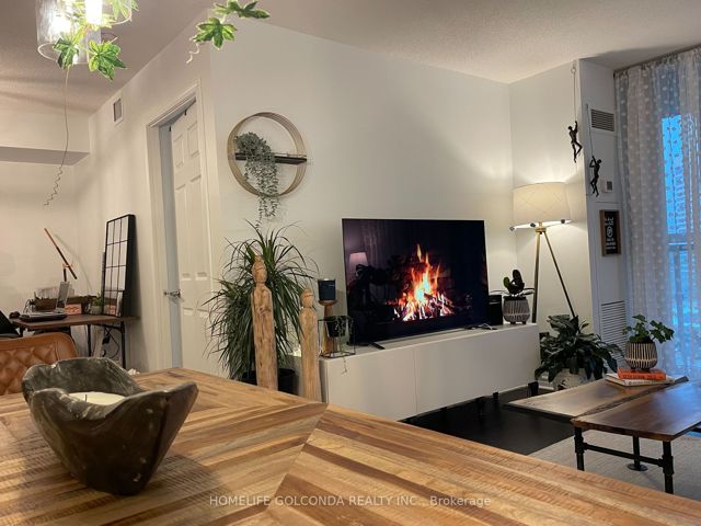 1803 - 19 Grand Trunk Cres