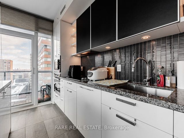 803 - 32 Davenport Rd