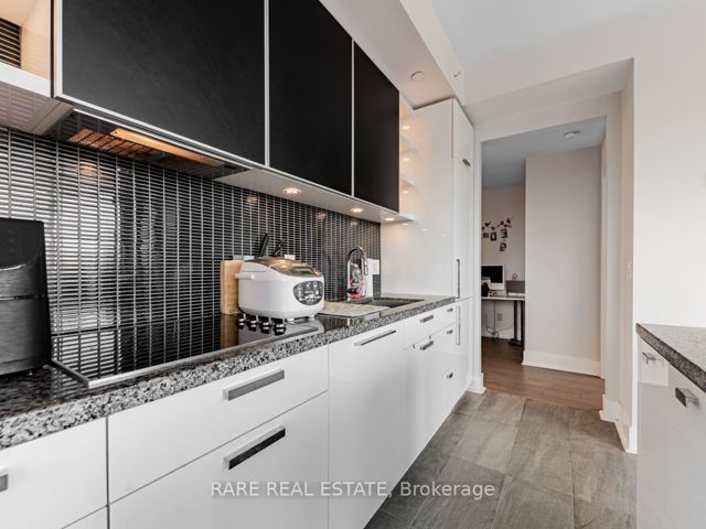 803 - 32 Davenport Rd