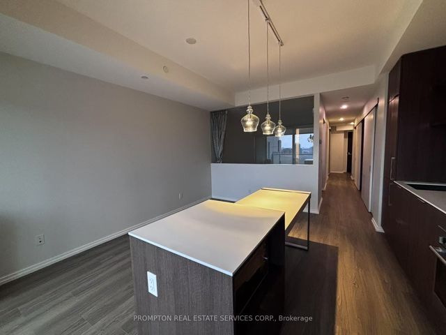 1711 - 197 Yonge St