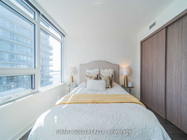 2012 - 17 Bathurst St