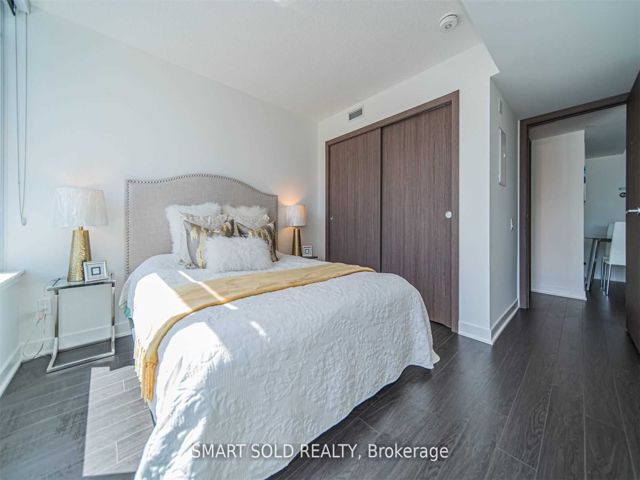 2012 - 17 Bathurst St