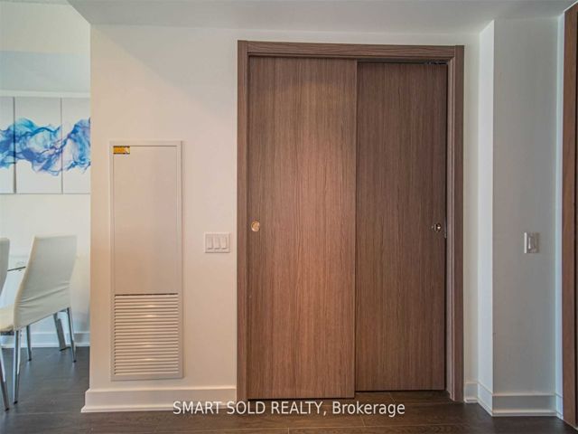 2012 - 17 Bathurst St