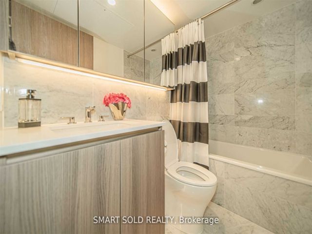 2012 - 17 Bathurst St