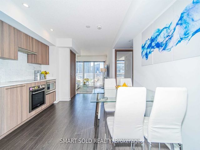 2012 - 17 Bathurst St