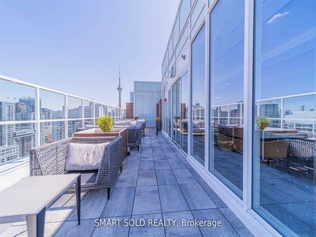 2012 - 17 Bathurst St