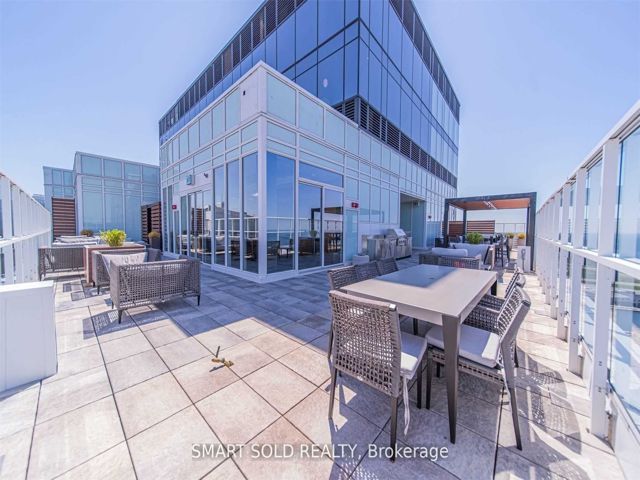 2012 - 17 Bathurst St