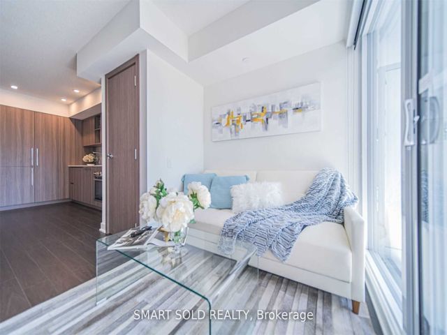 2012 - 17 Bathurst St