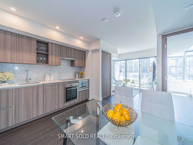 2012 - 17 Bathurst St