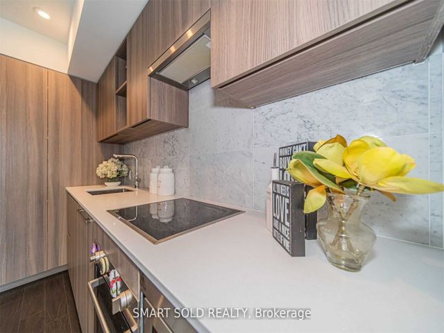 2012 - 17 Bathurst St