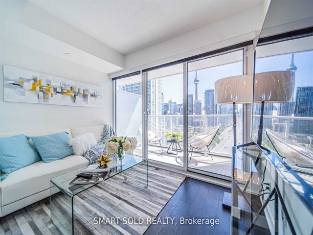 2012 - 17 Bathurst St
