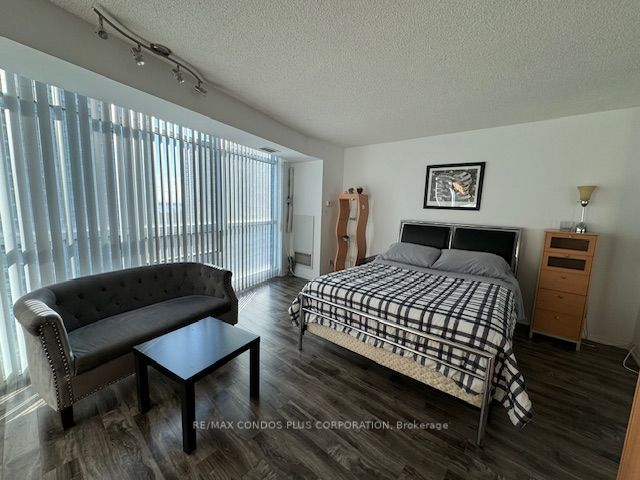 1012 - 18 Yonge St
