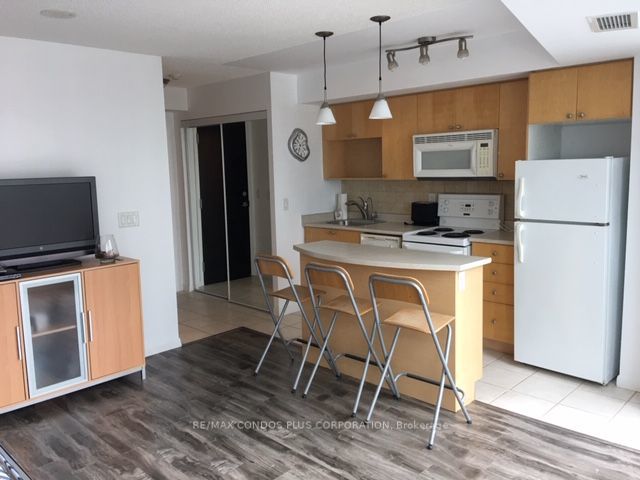 1012 - 18 Yonge St
