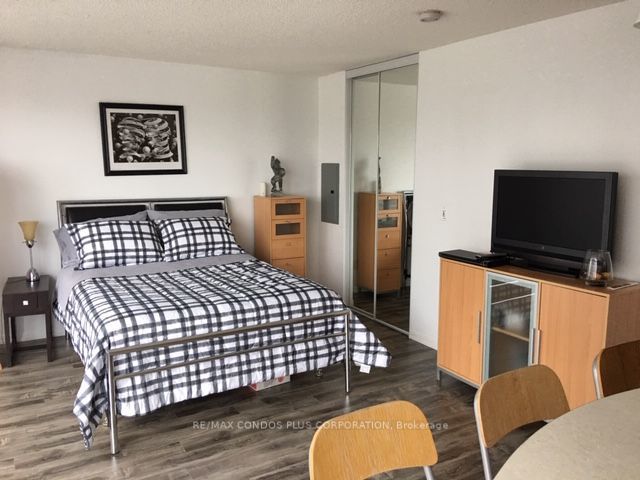 1012 - 18 Yonge St