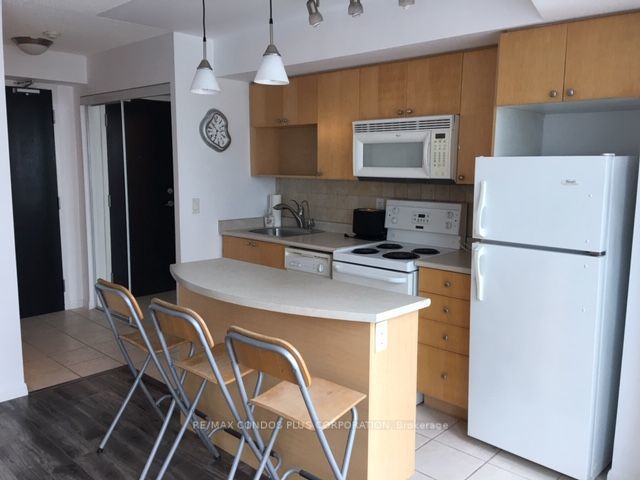 1012 - 18 Yonge St