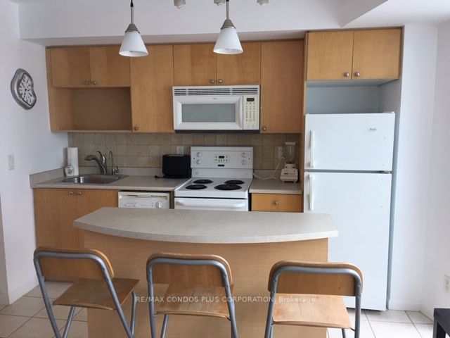 1012 - 18 Yonge St
