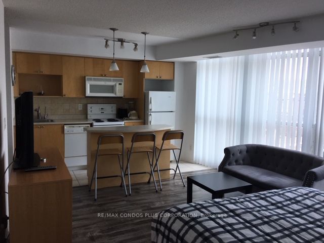 1012 - 18 Yonge St