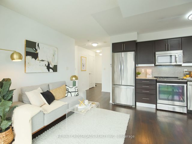 2104 - 400 Adelaide Ave E