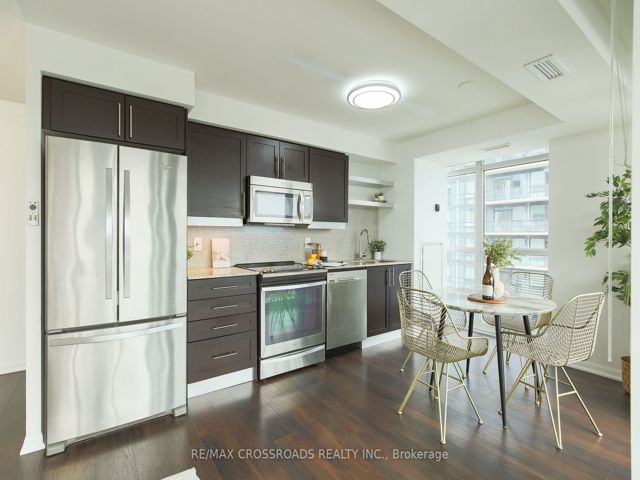 2104 - 400 Adelaide Ave E