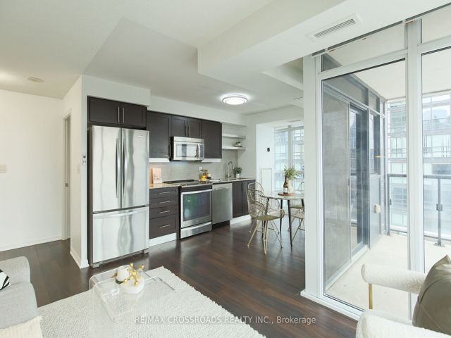 2104 - 400 Adelaide Ave E