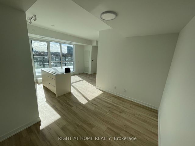 612 - 181 Sheppard Ave E