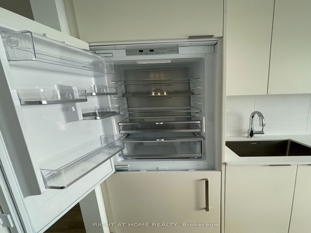 612 - 181 Sheppard Ave E