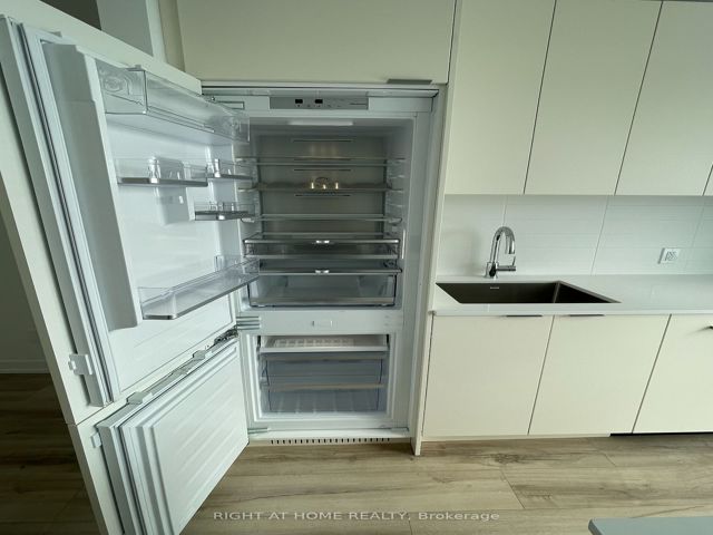 612 - 181 Sheppard Ave E