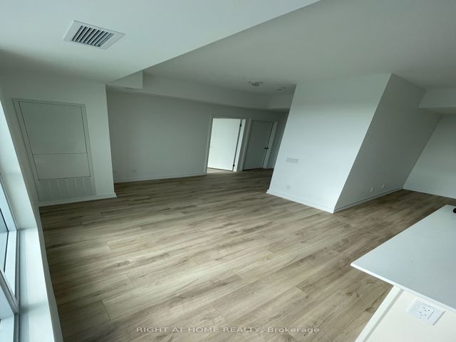 612 - 181 Sheppard Ave E