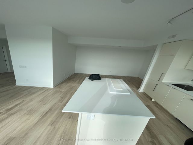 612 - 181 Sheppard Ave E
