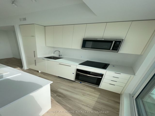 612 - 181 Sheppard Ave E