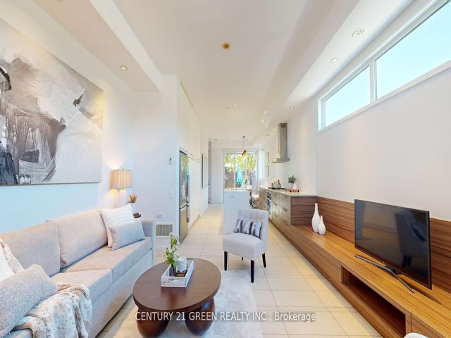 8 - 56 Lippincott St