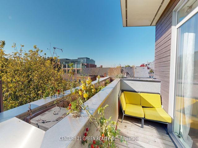 8 - 56 Lippincott St