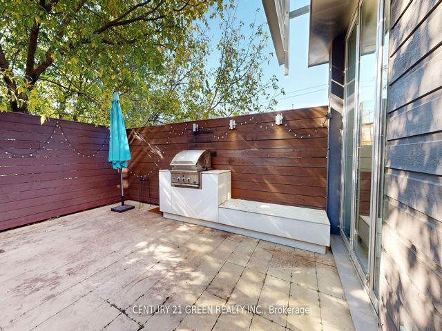 8 - 56 Lippincott St