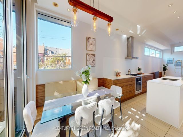 8 - 56 Lippincott St