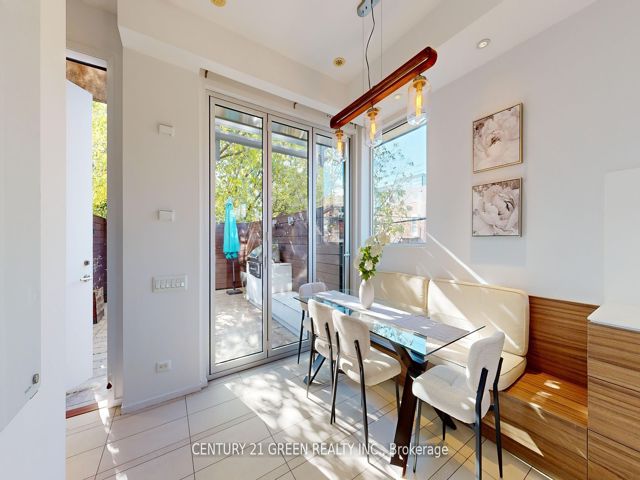 8 - 56 Lippincott St