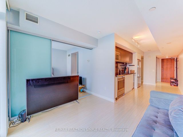 802 - 85 Queen's Wharf Rd